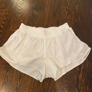 White LuluLemon Hotty Hot Low Rise Short 2.5”